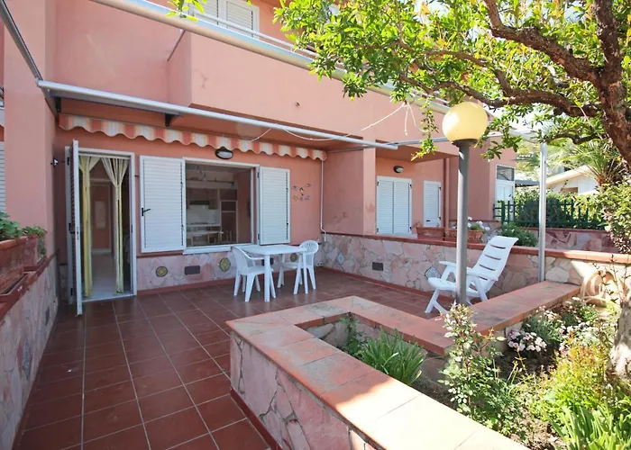 Villetta Santa Lucia con patio e giardino by Wonderful Italy Cefalù